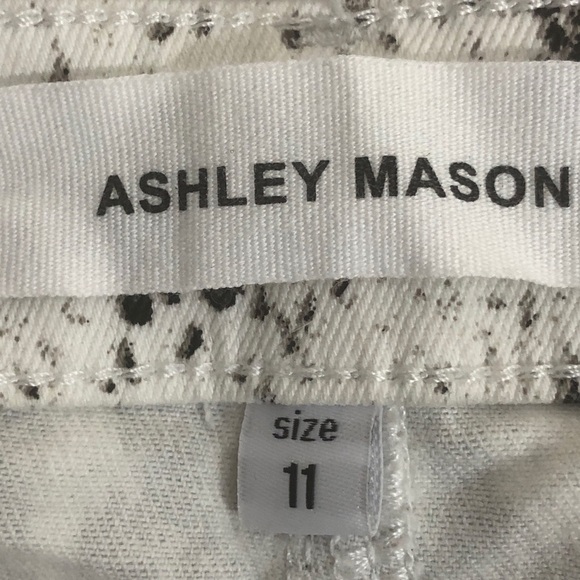 - Womens White/Grey stretchy Capris Post. LikeNEW 11 - Picture 5 of 6